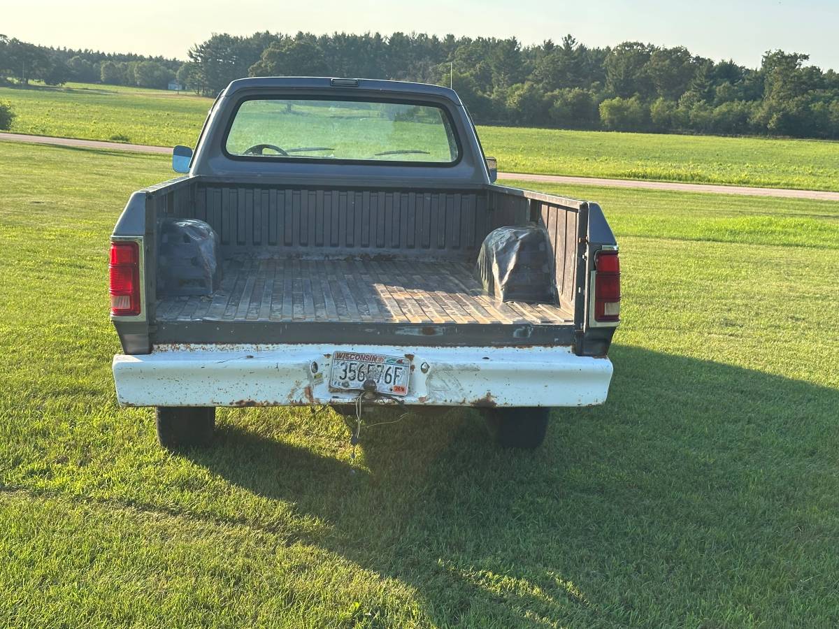 Dodge-ram-1500-1989-grey-4