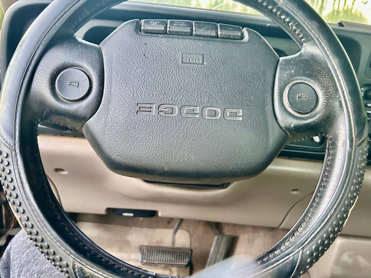 Dodge-ram-1500-laramie-1995-green-9