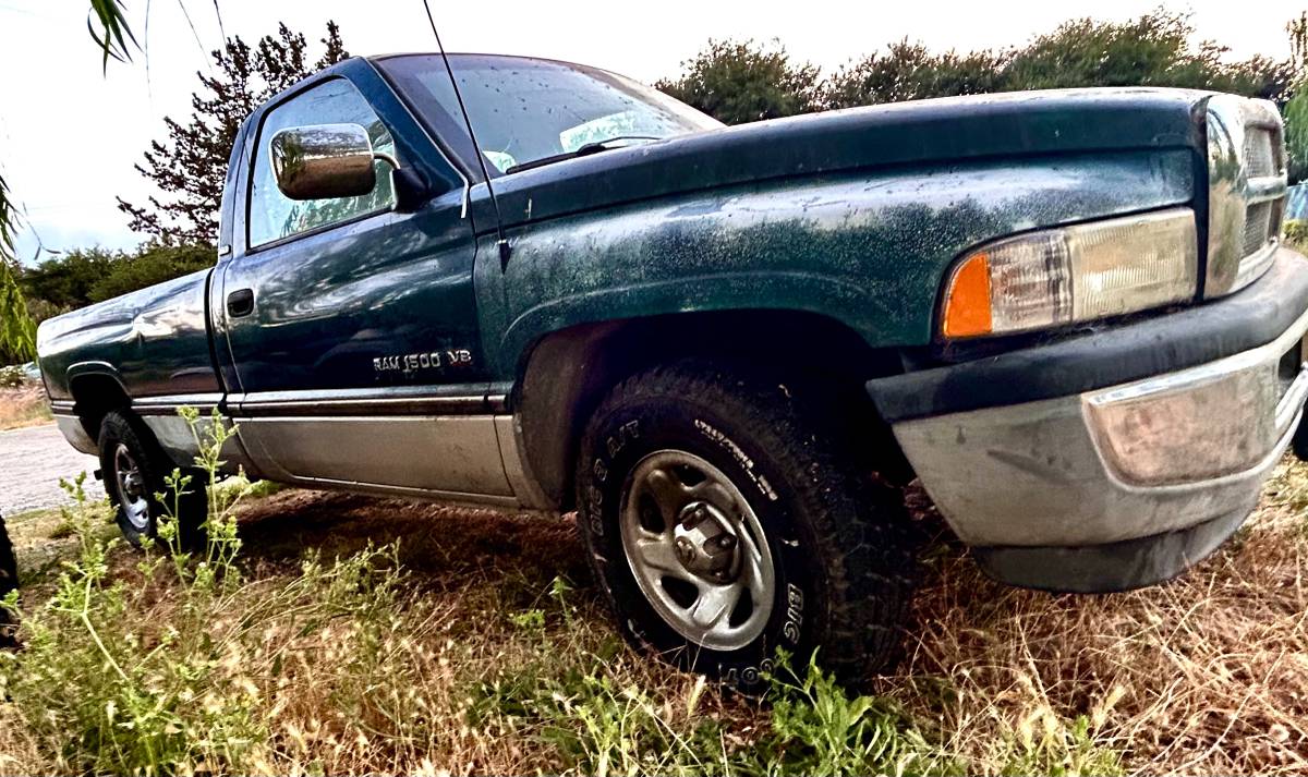 Dodge-ram-1500-laramie-1995-green