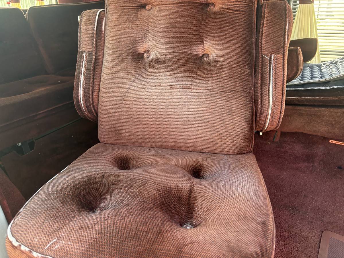 Dodge-ram-1983-custom-18