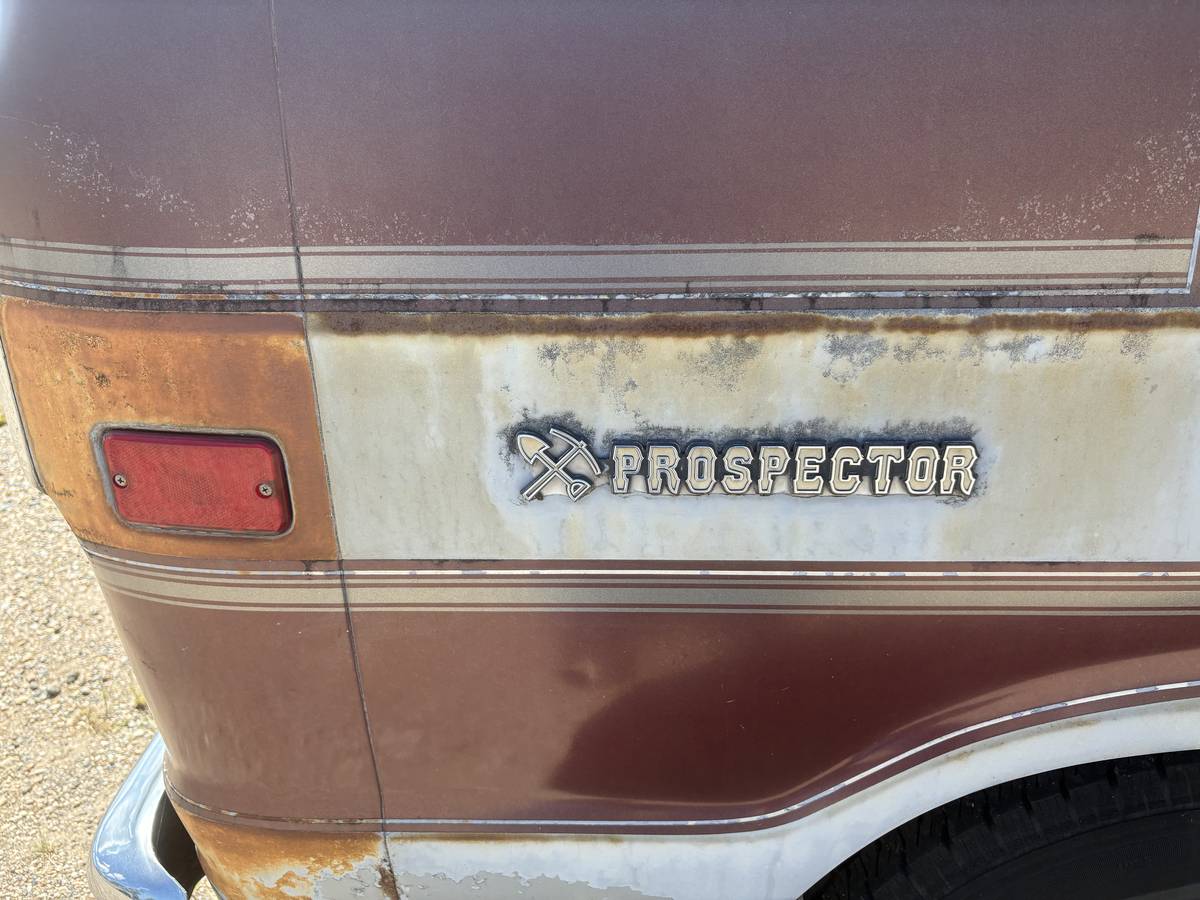 Dodge-ram-1983-custom-22