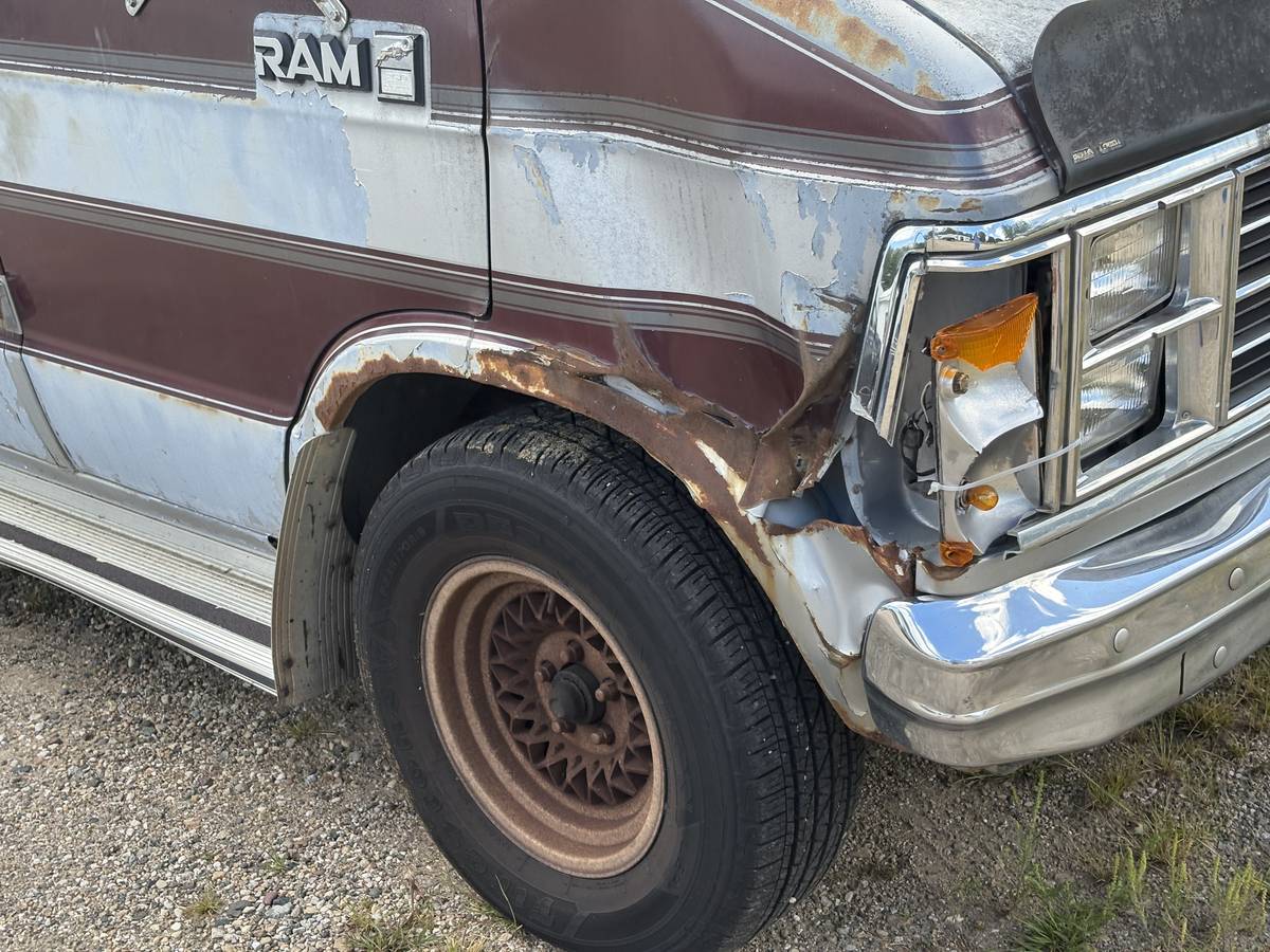 Dodge-ram-1983-custom-3