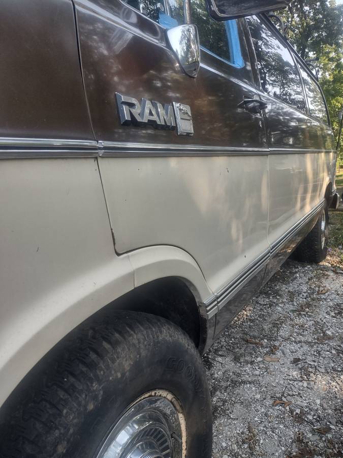 Dodge-ram-1987-brown-14