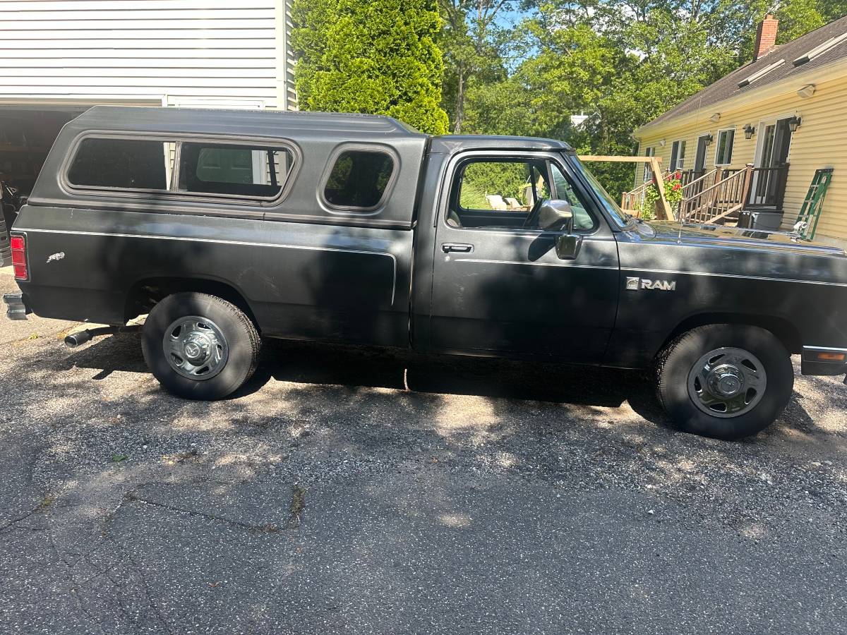 Dodge-ram-250-1984-grey-17