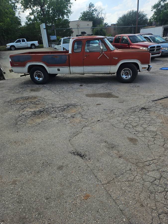 Dodge-ram-2500-1976-orange-10