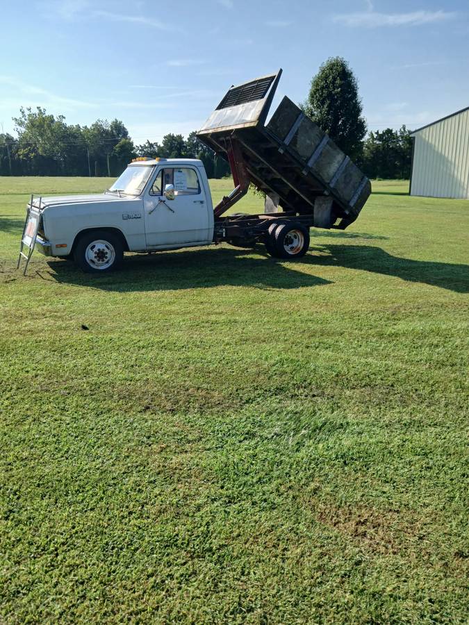 Dodge-ram-3500-1981-white-1