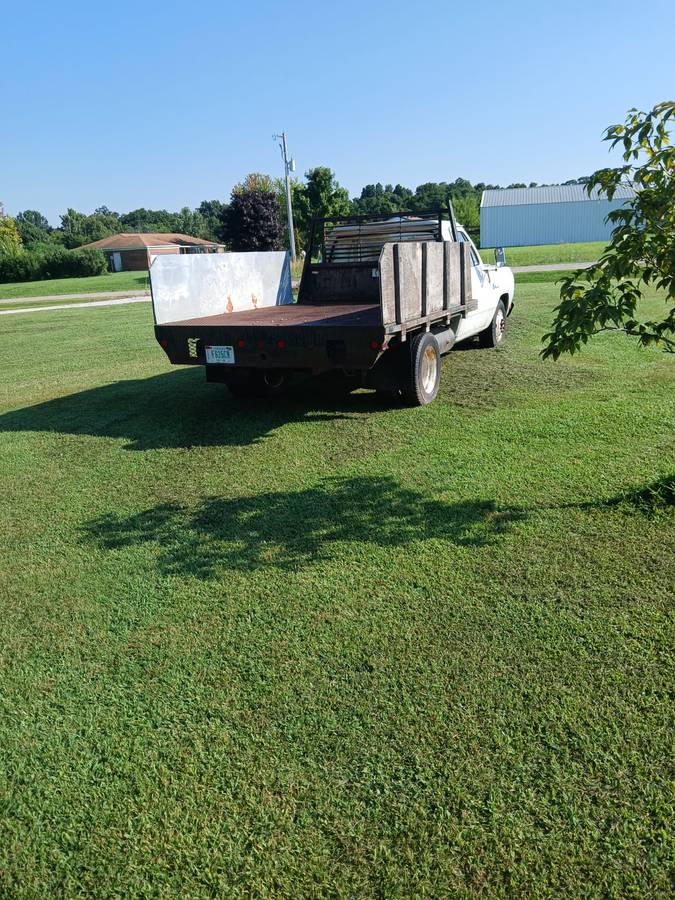 Dodge-ram-3500-1981-white-2