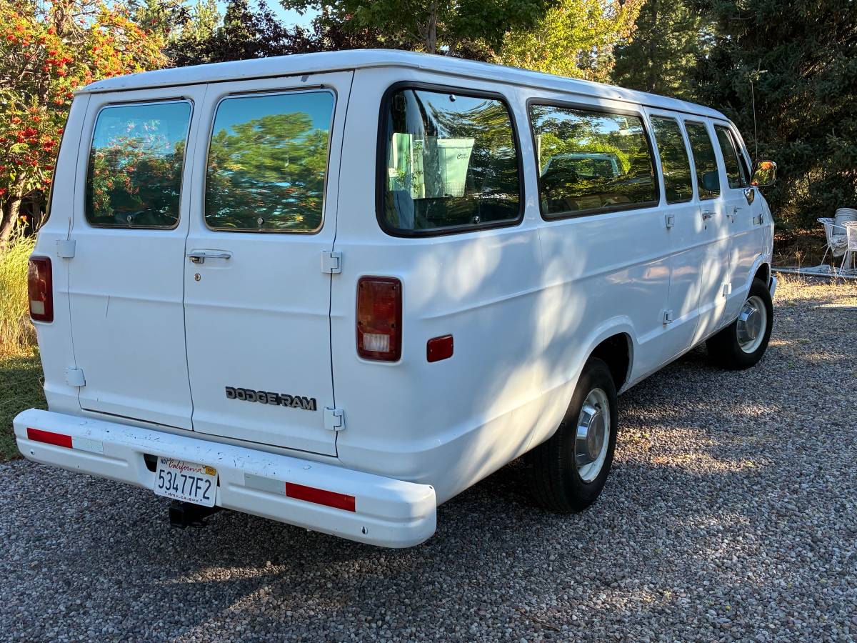 Dodge-ram-3500-1986-white-2