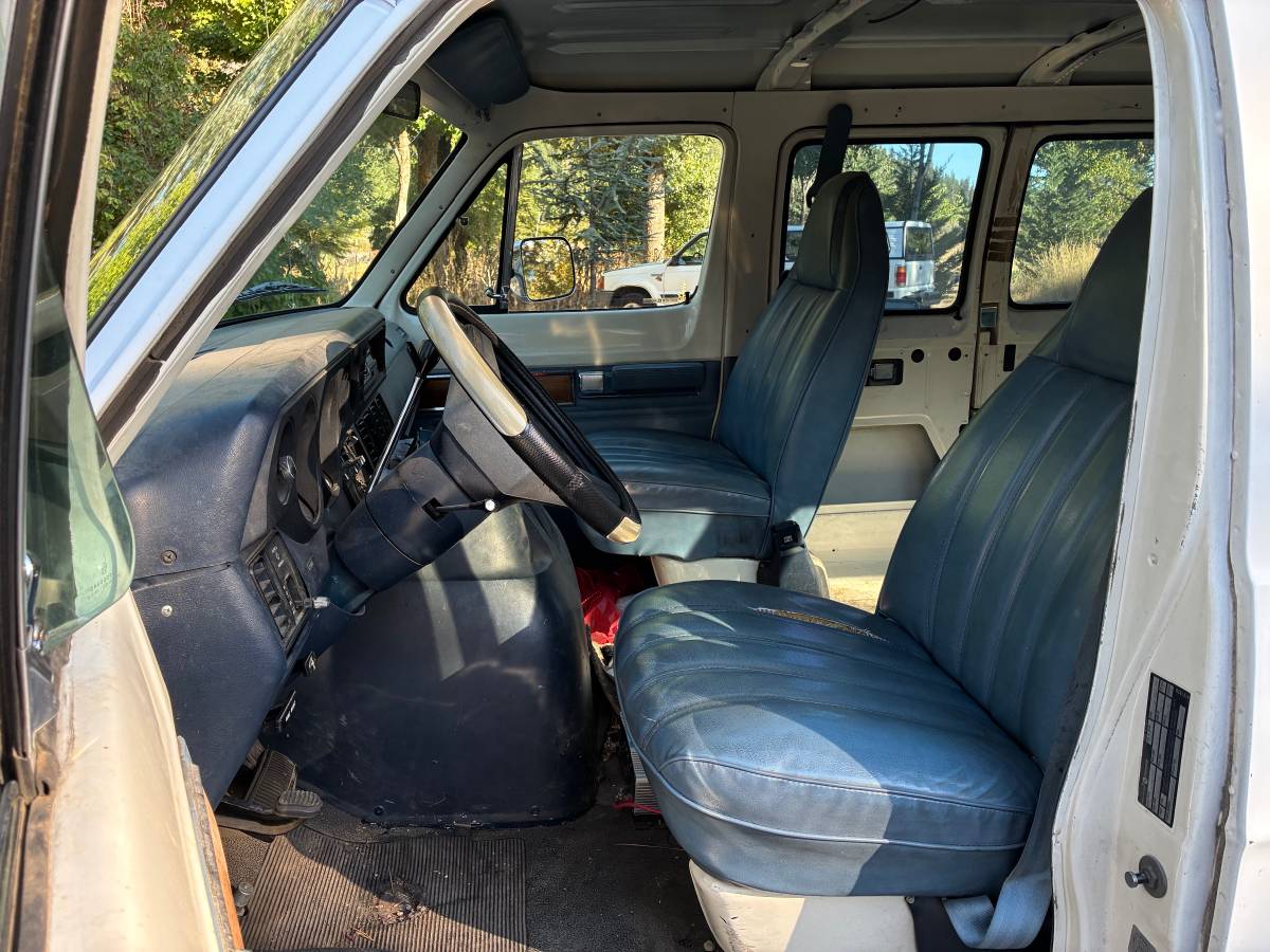 Dodge-ram-3500-1986-white-5