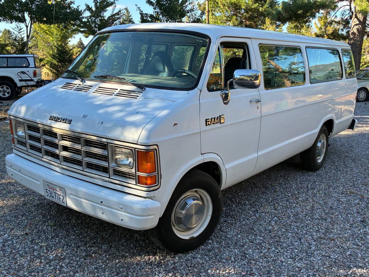Dodge-ram-3500-1986-white-8