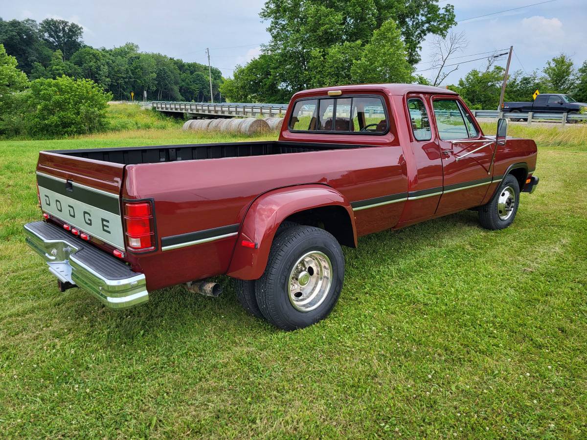 Dodge-ram-3500-diesel-1993-red-1
