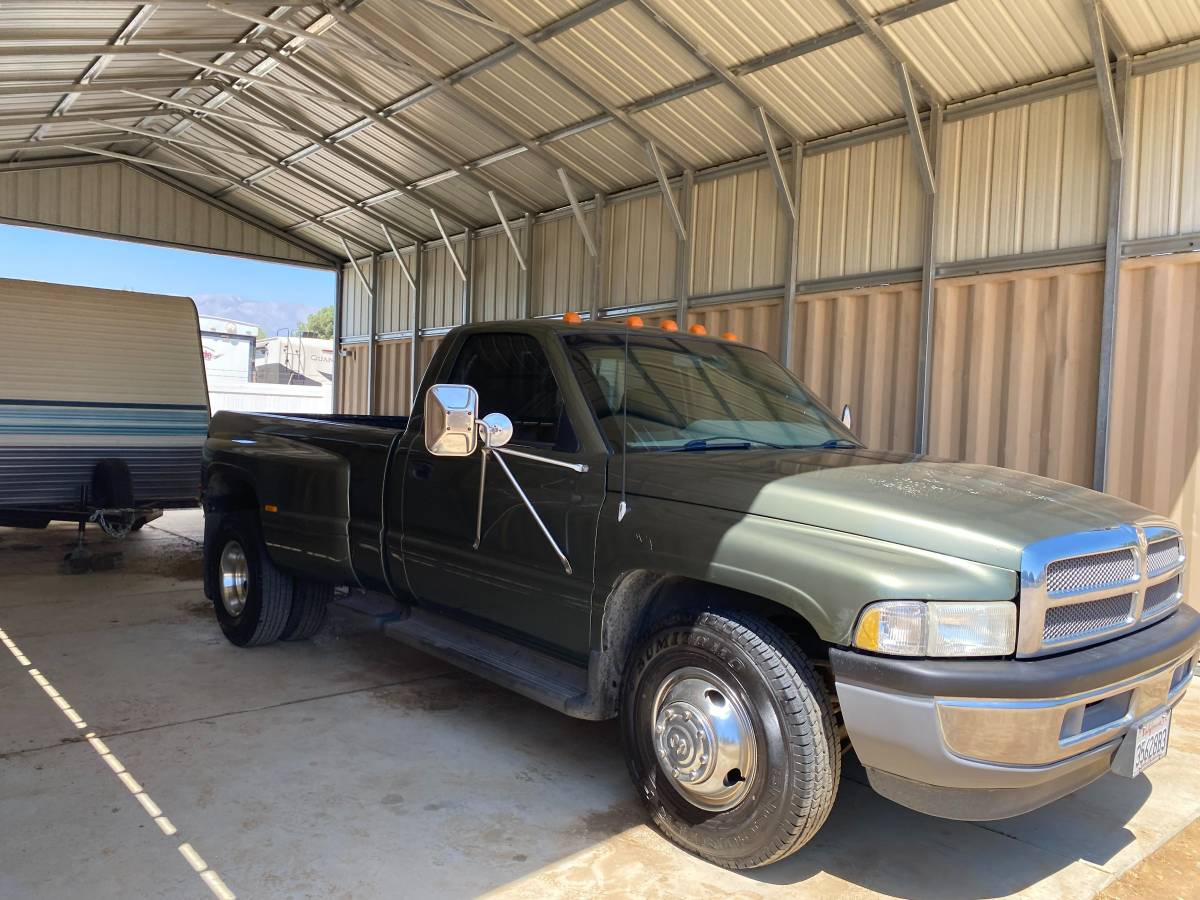 Dodge-ram-3500-diesel-1994-green