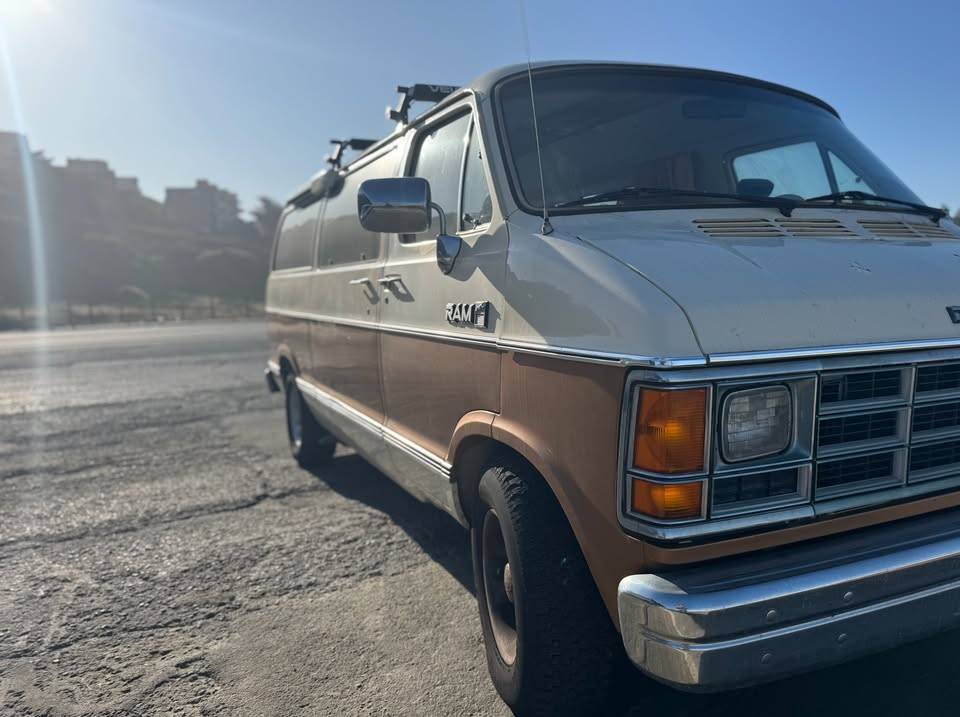 Dodge-ram-b250-van-1989-11