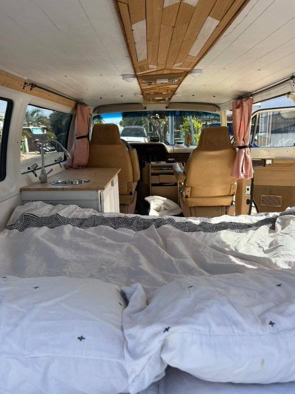 Dodge-ram-b250-van-1989