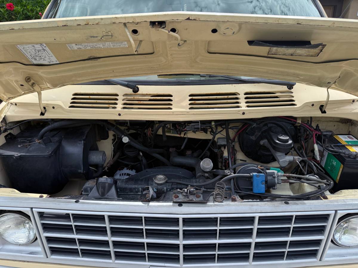 Dodge-ram-b350-1985-13