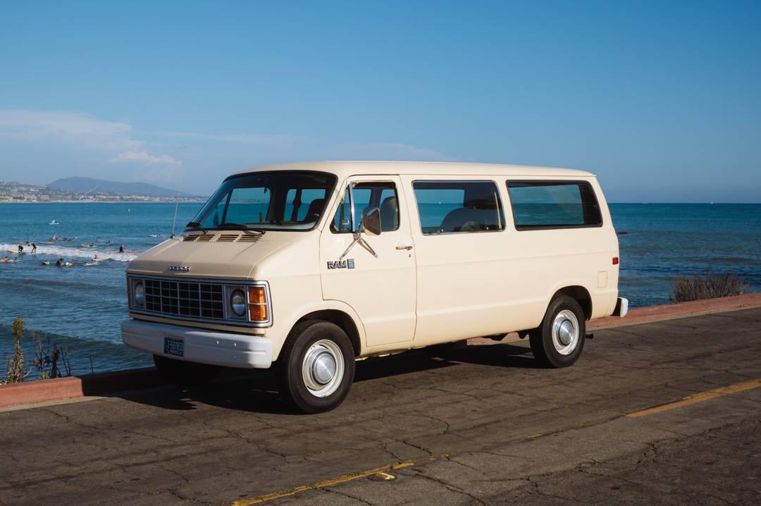 Dodge-ram-b350-1985-2