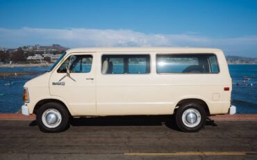 Dodge-ram-b350-1985-3