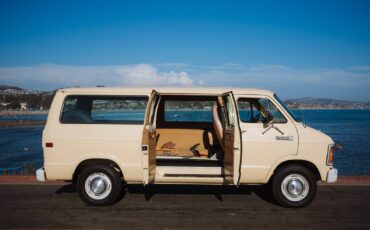 Dodge-ram-b350-1985-6