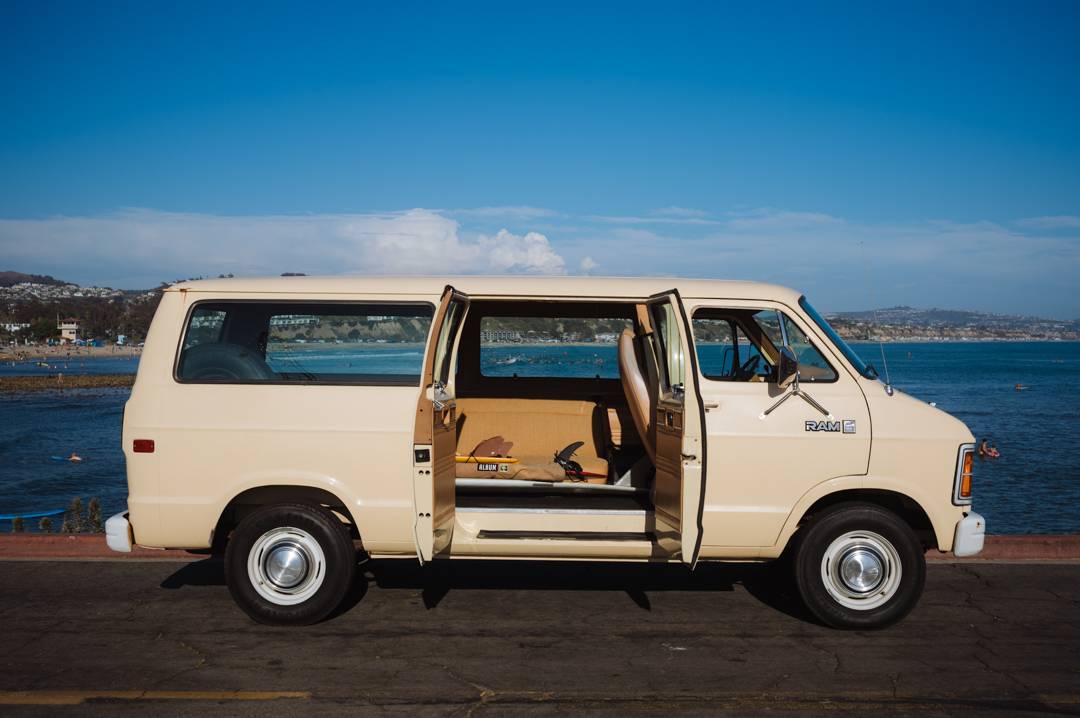 Dodge-ram-b350-1985-6
