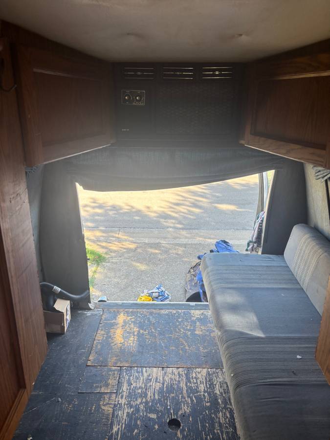 Dodge-ram-campervan-1990-1
