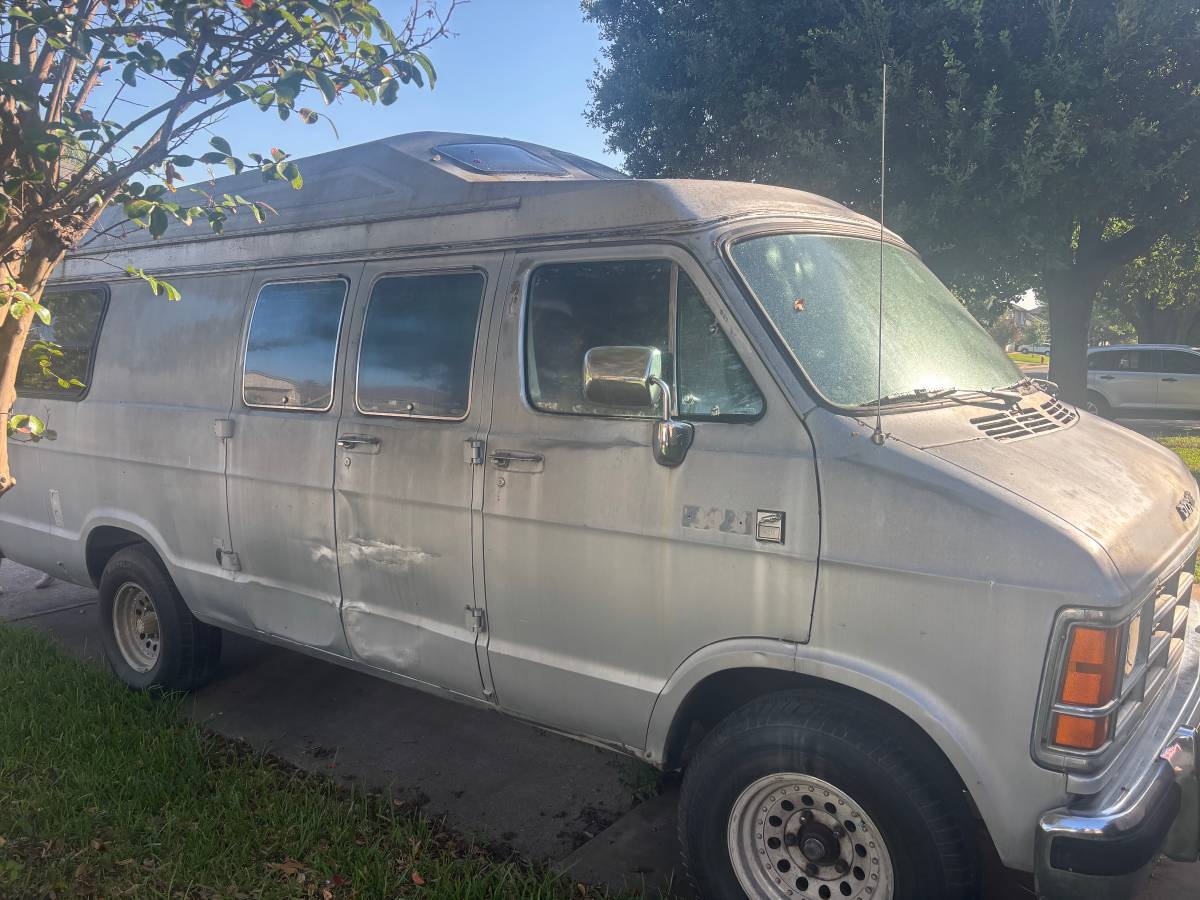 Dodge-ram-campervan-1990-4