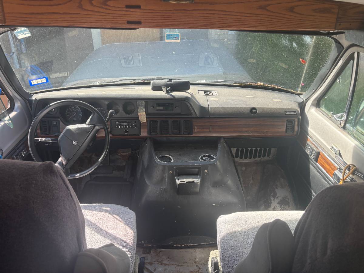 Dodge-ram-campervan-1990-5