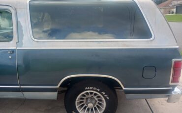 Dodge-ram-charger-1986-blue-1