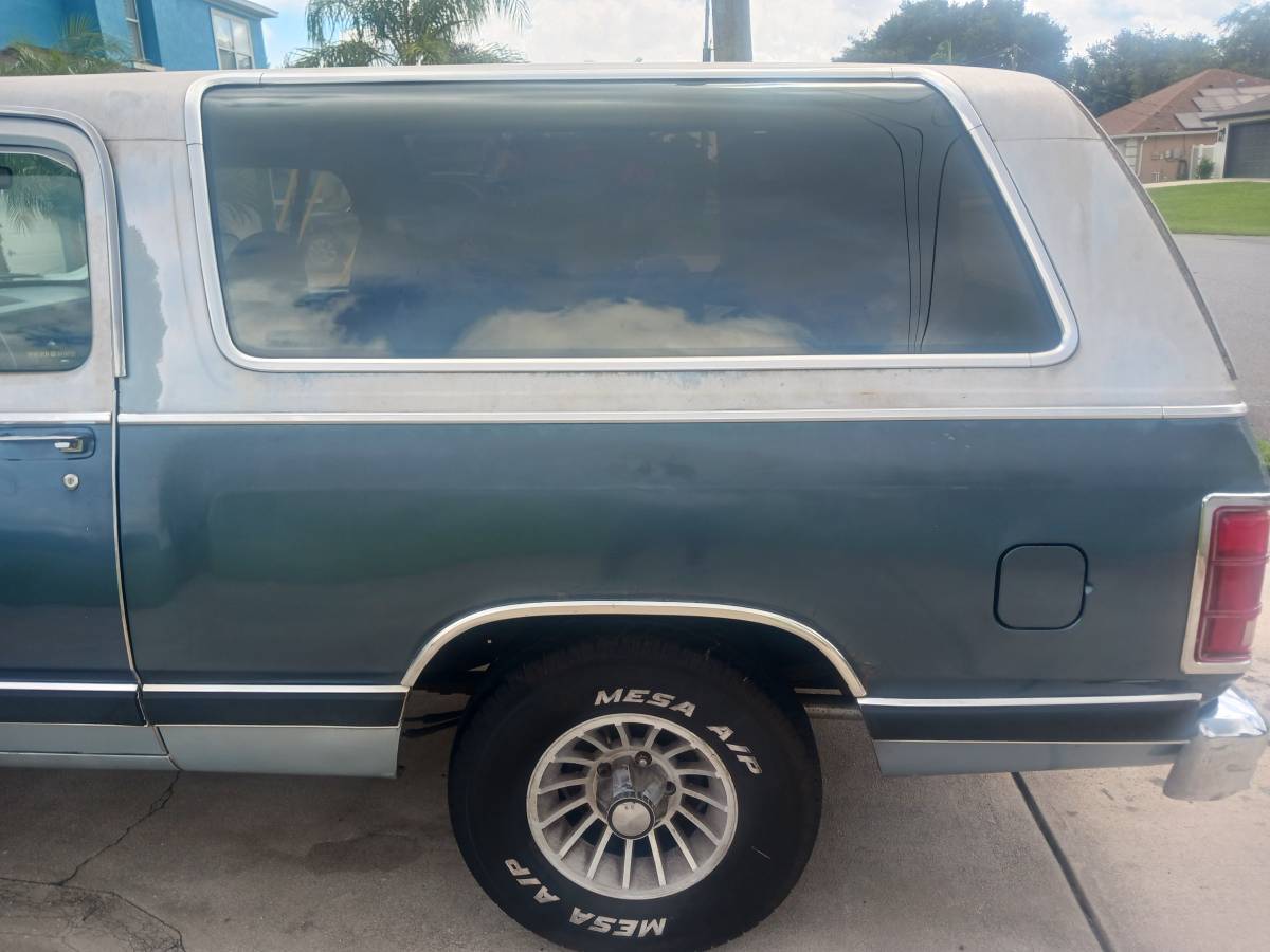 Dodge-ram-charger-1986-blue-1