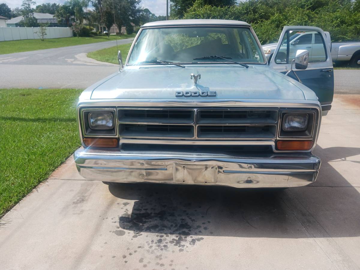 Dodge-ram-charger-1986-blue-12