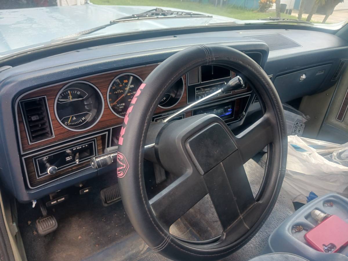 Dodge-ram-charger-1986-blue-15