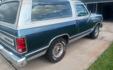 Dodge-ram-charger-1986-blue-2