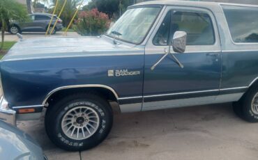 Dodge-ram-charger-1986-blue-3
