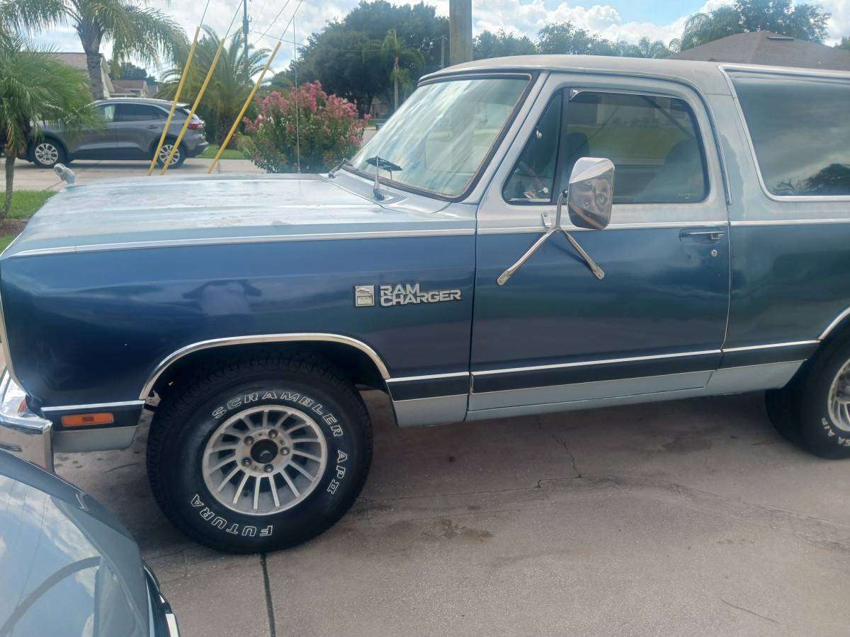 Dodge-ram-charger-1986-blue-3