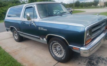 Dodge-ram-charger-1986-blue