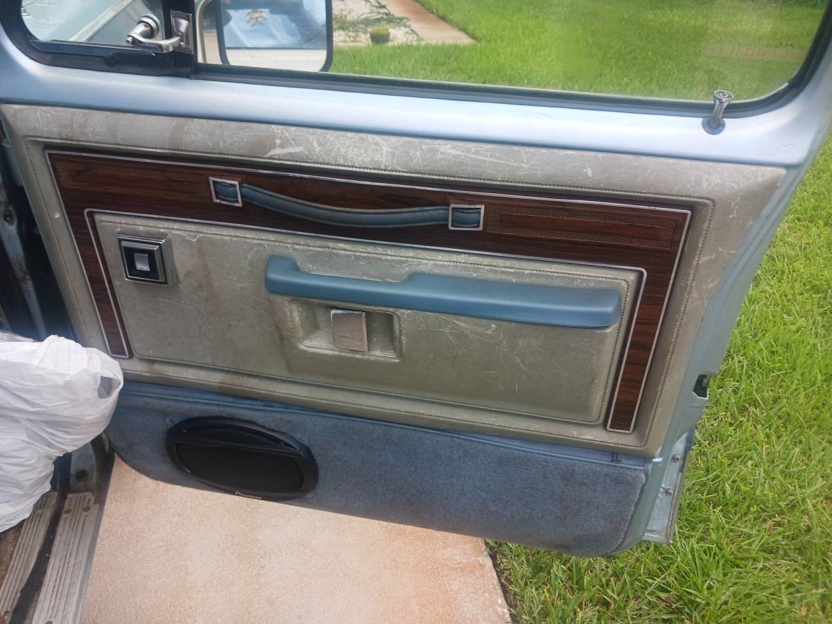 Dodge-ram-charger-1986-blue-8