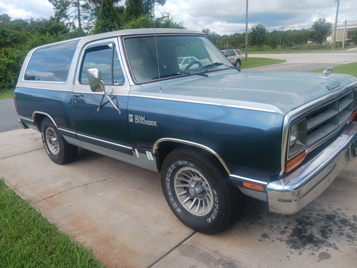 Dodge-ram-charger-1986-blue