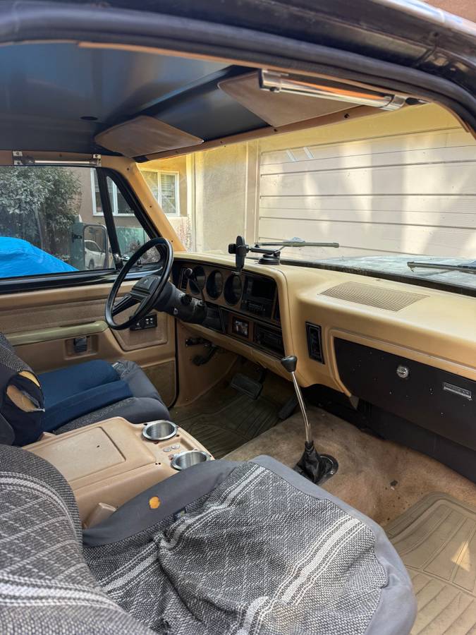 Dodge-ram-charger-1987-3