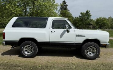 Dodge-ram-charger-1989-white-1