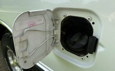 Dodge-ram-charger-1989-white-17