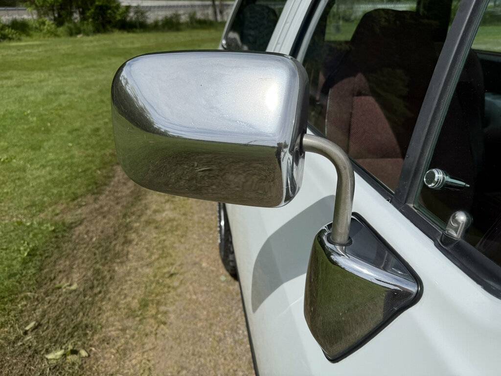 Dodge-ram-charger-1989-white-19