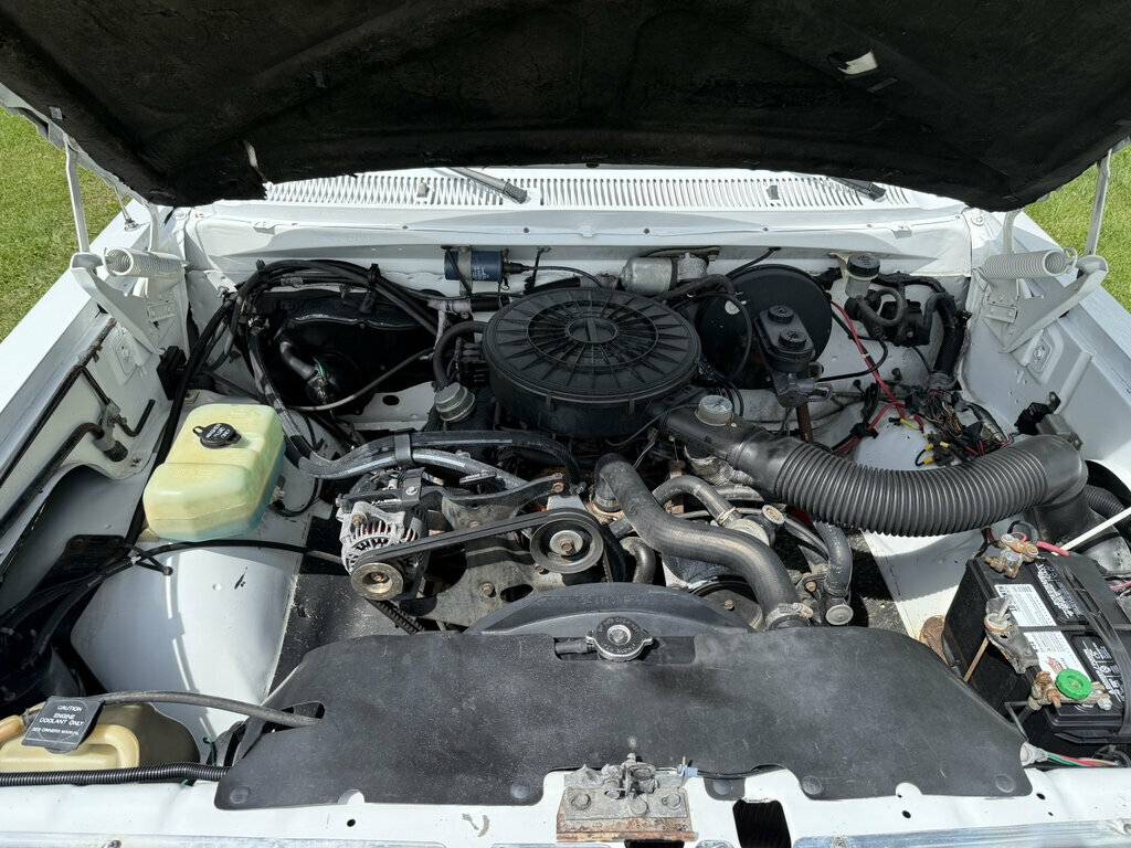 Dodge-ram-charger-1989-white-23