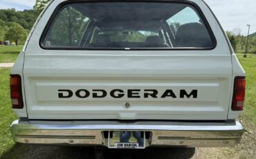 Dodge-ram-charger-1989-white-3