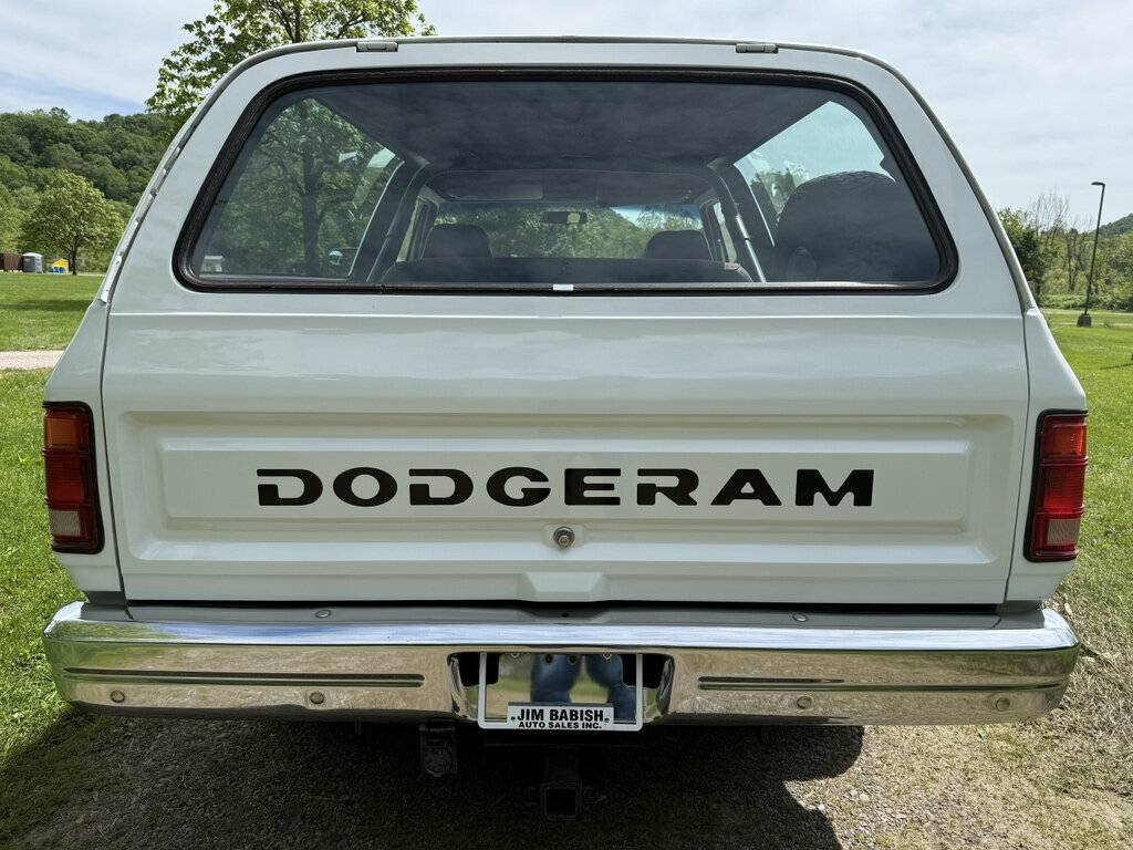 Dodge-ram-charger-1989-white-3