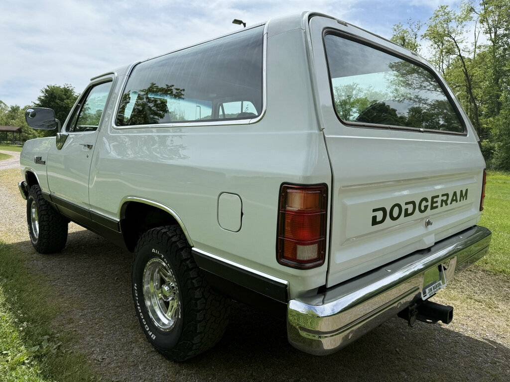 Dodge-ram-charger-1989-white-4