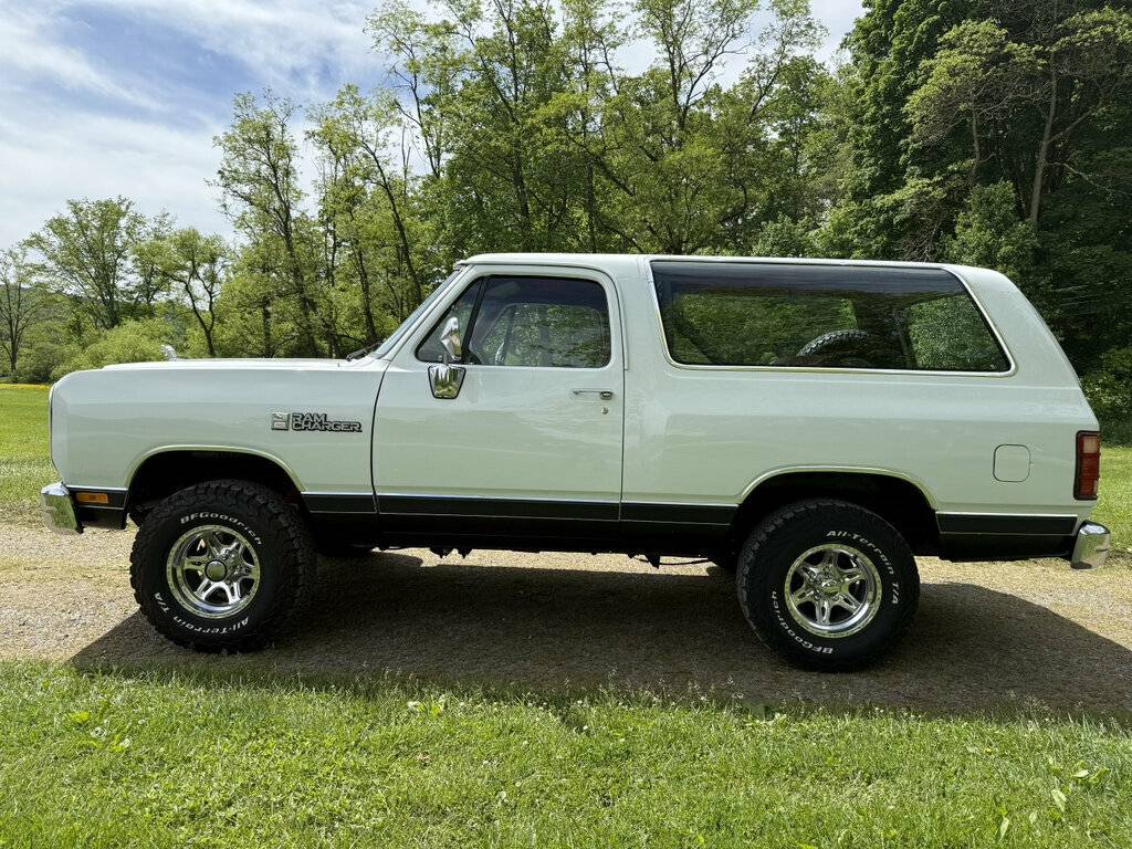Dodge-ram-charger-1989-white-5