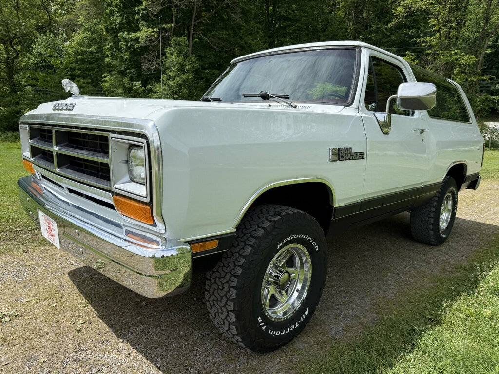 Dodge-ram-charger-1989-white-6