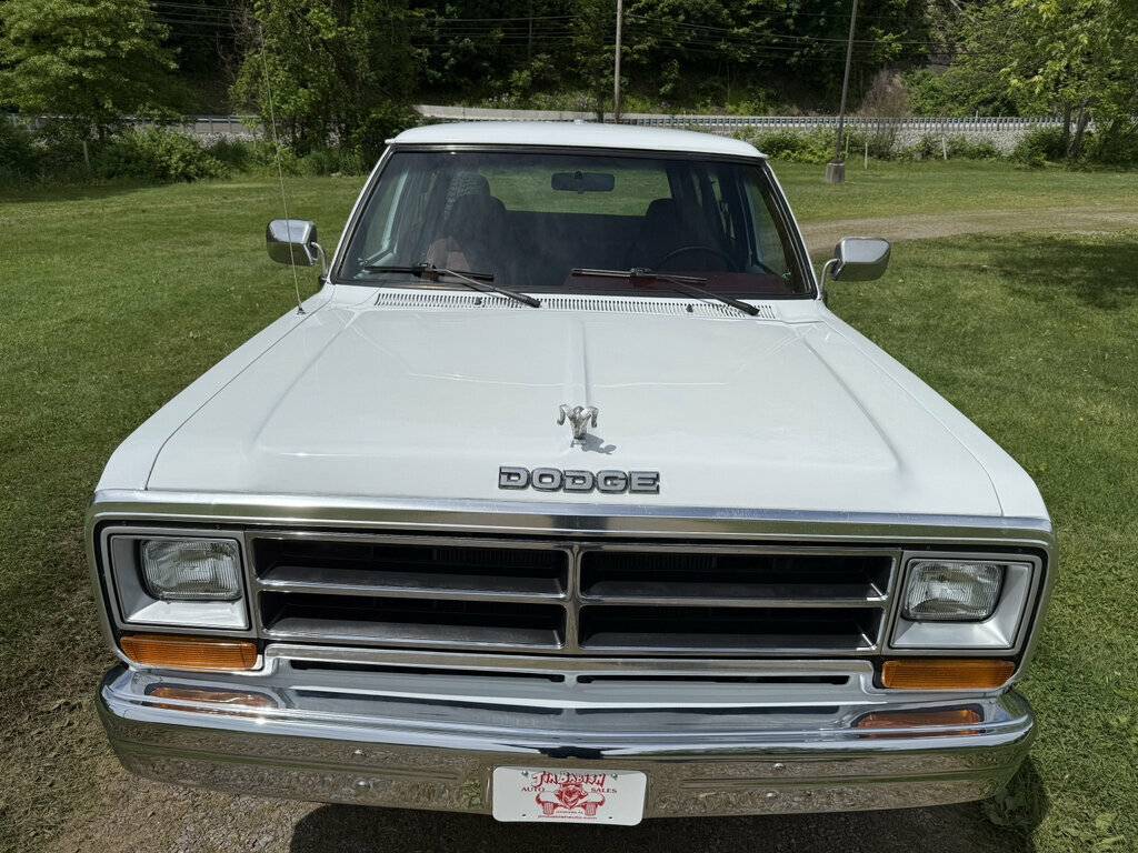 Dodge-ram-charger-1989-white-8