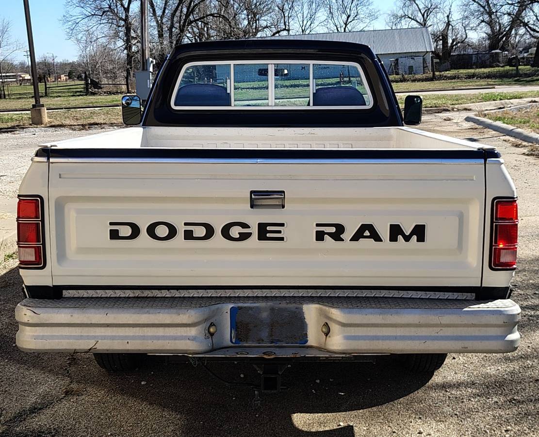 Dodge-ram-d150-1981-blue-1