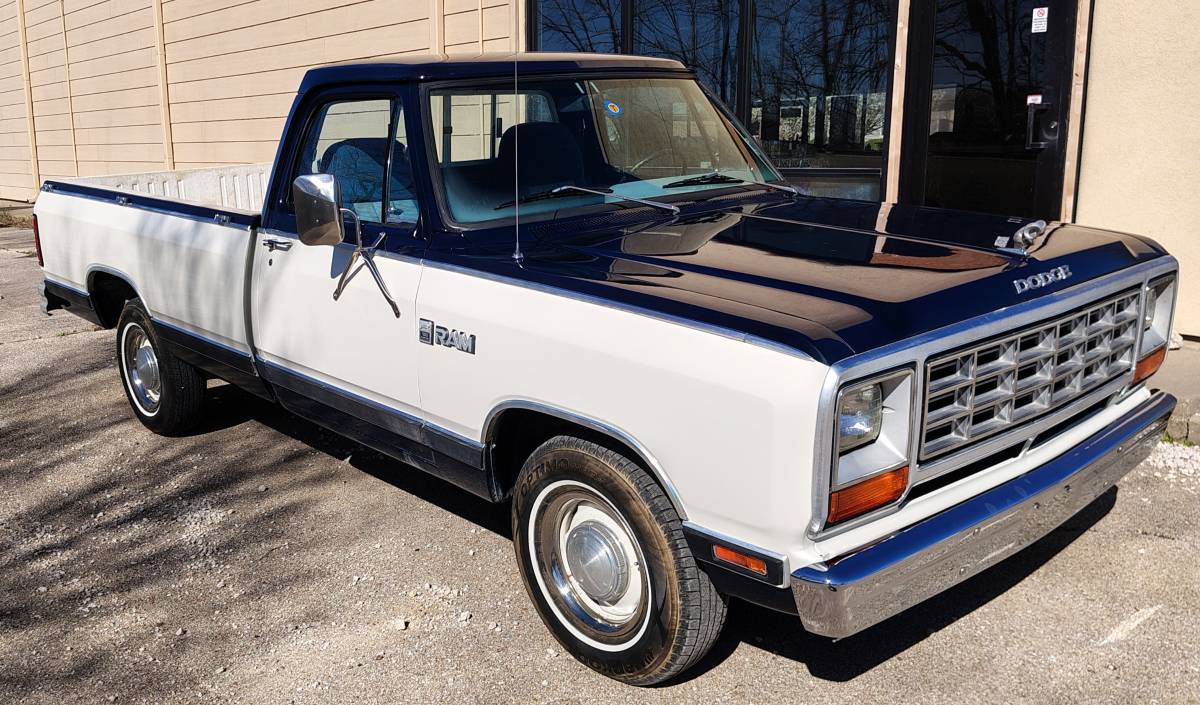 Dodge-ram-d150-1981-blue-12