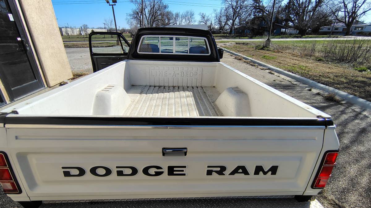 Dodge-ram-d150-1981-blue-9